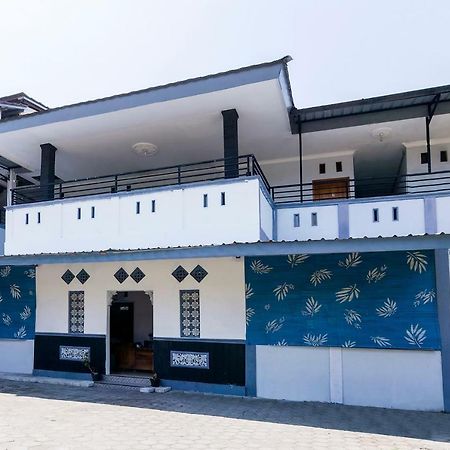 Отель Oyo 857 Pakuncen Malioboro Syariah Джокьякарта Экстерьер фото