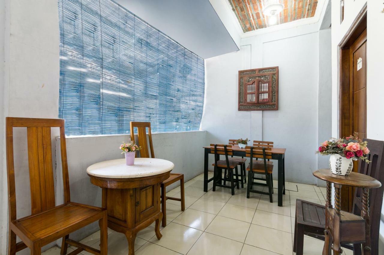Отель Oyo 857 Pakuncen Malioboro Syariah Джокьякарта Экстерьер фото
